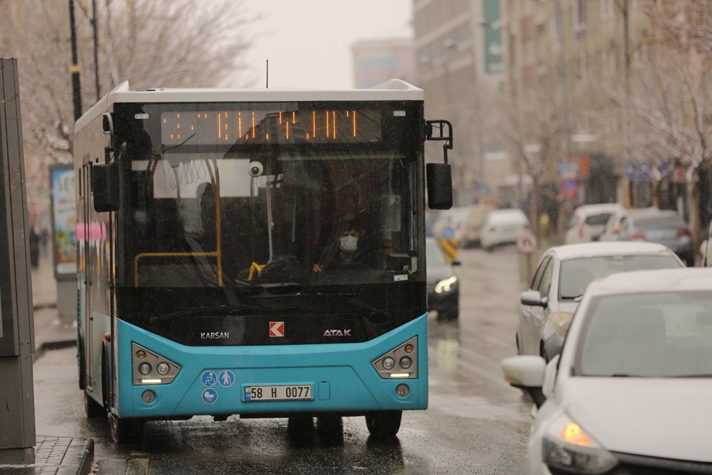 Ales’e Girecek Adaylara Sivas Belediyesinden Ücretsiz Otobüs Seferleri