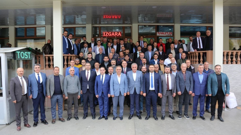 Sivas Ticaret ve Sanayi Odası Başkanı Mustafa Eken, ilçe istişare toplantıları kapsamında Zara ve Gürün’de oda üyeleriyle bir araya geldi