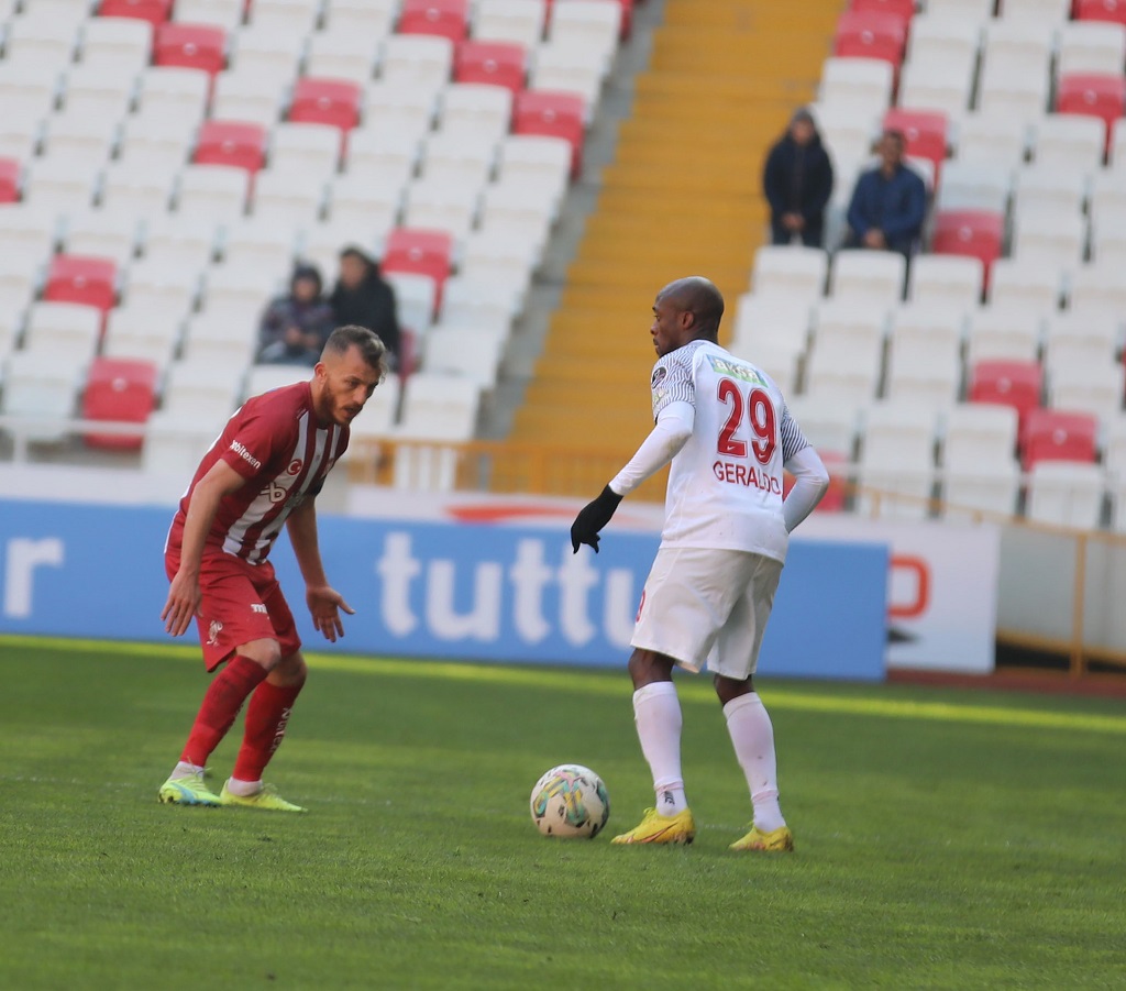 Demir Grup Sivasspor 2-2 HangiKredi Ümraniyespor