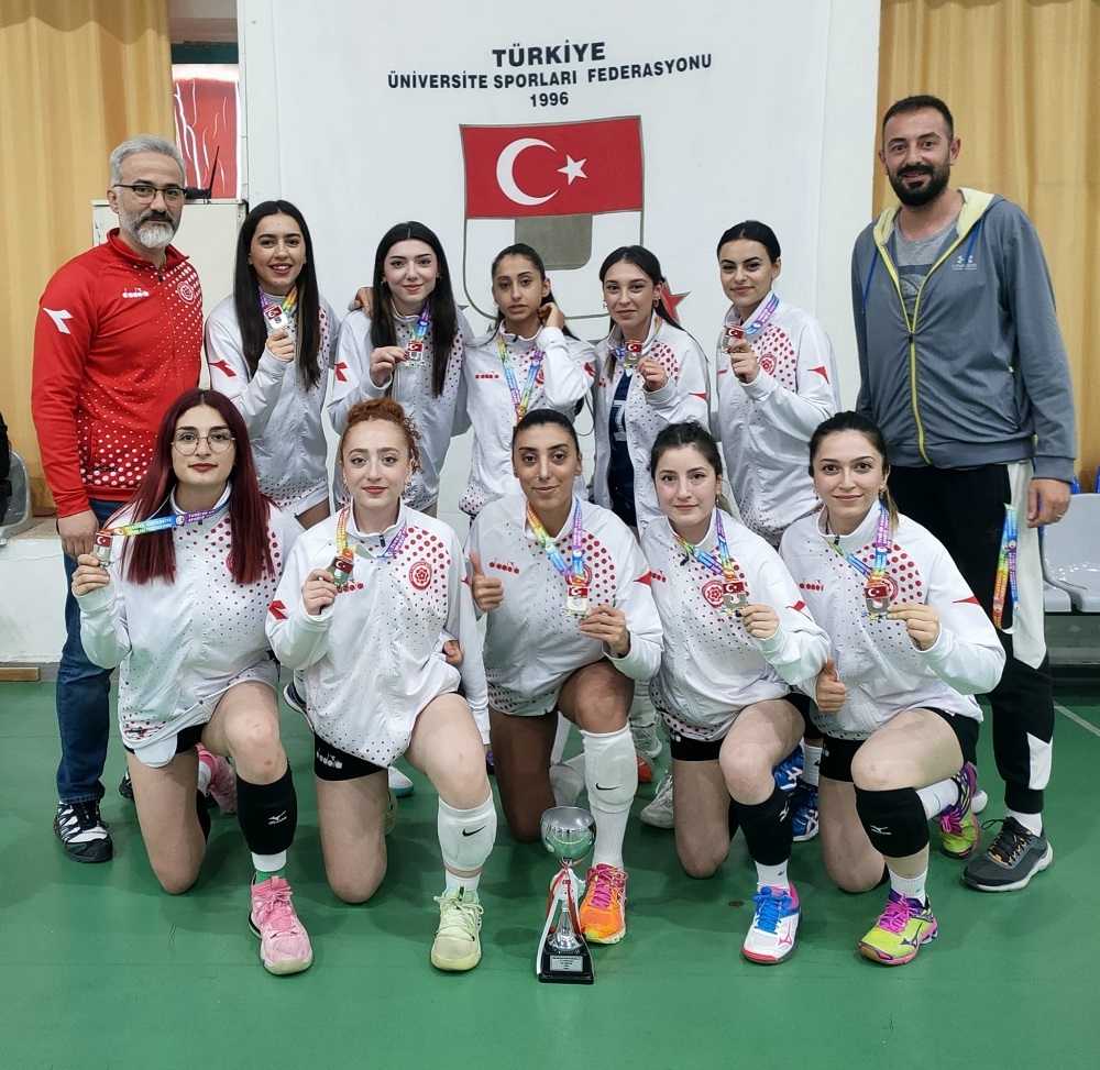 SCÜ Kadın Voleybol Takımı Üniversiteler Arası Turnuvada Başarıya İmza Attı