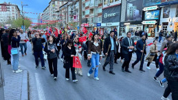 29 Ekim Kadınlar Derneği tarafından, 19 Mayıs Atatürk’ü Anma Gençlik ve Spor Bayramı sebebiyle fener alayı yapıldı