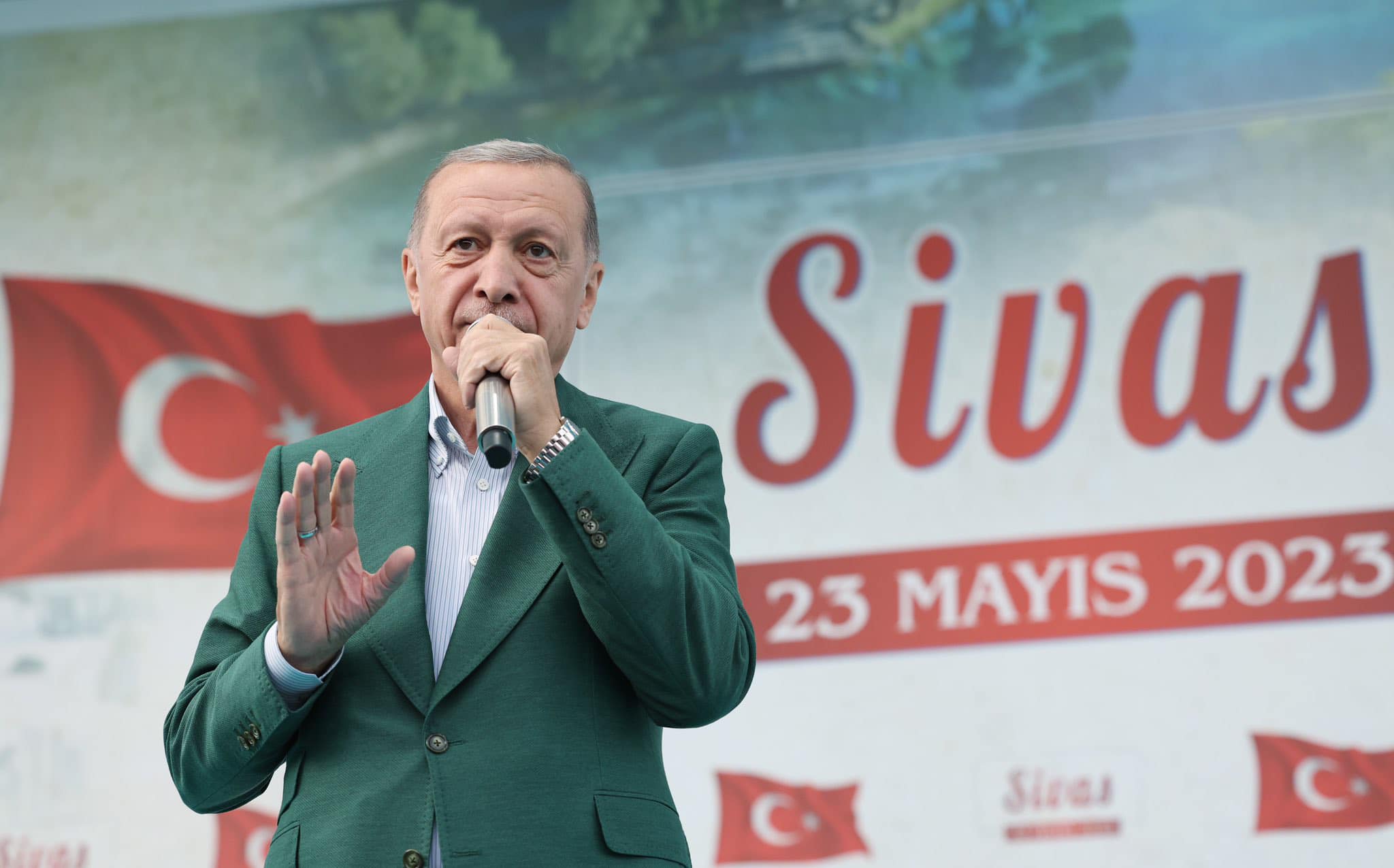 Recep Tayyip Erdoğan“YILLARCA ‘KARA TRENLİ’ TÜRKÜLER SÖYLEYEN SİVAS, BUGÜN YÜKSEK HIZLI TRENİN KONFORUNU YAŞIYOR”