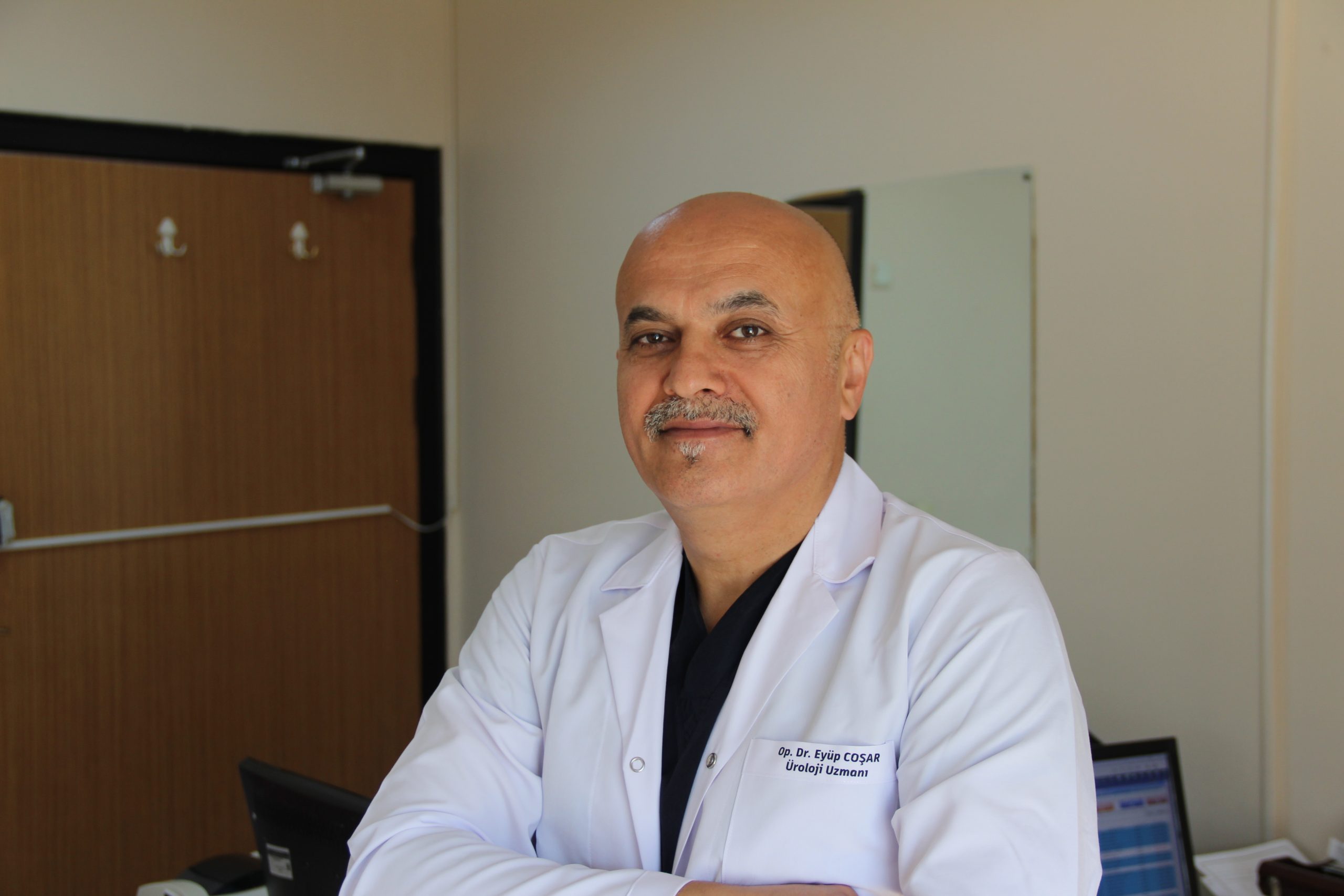 Sivas Devlet Hastanesinde Üroloji Doktoru olarak görev yapan Dr. Eyüp Coşar yaz aylarında sıkça rastlanan idrar yolları enfeksiyonları ile ilgili bilgilendirme yaptı