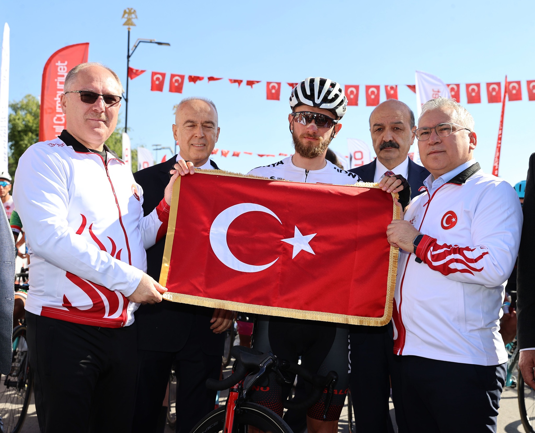 100. Yıl Cumhuriyet Bisiklet Turu Sivas’tan Start Aldı