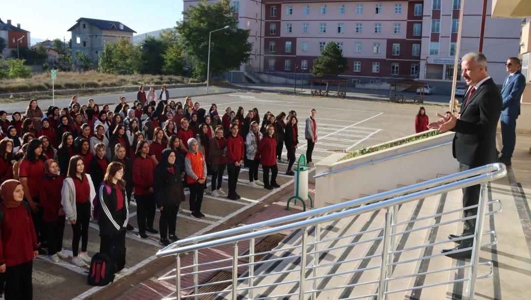 Millî Eğitim Müdürü Necati Yener, Karşıyaka MTAL öğrenci ve öğretmenleri ile bir araya geldi
