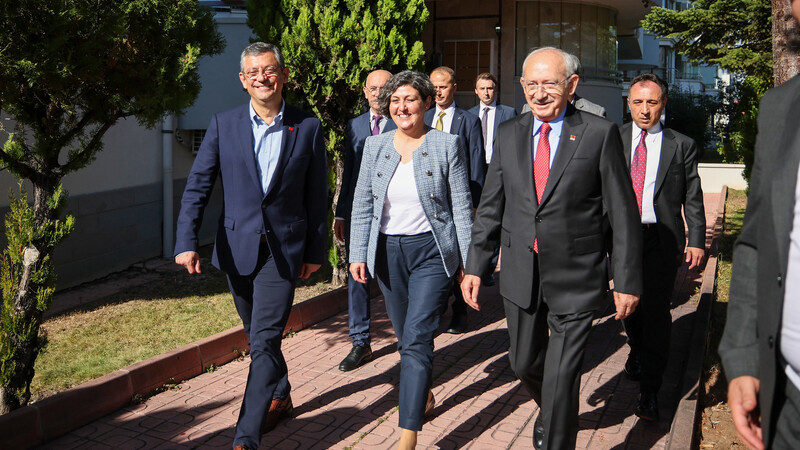 CHP Genel Başkanı Özgür Özel, CHP 7. Genel Başkanı Kemal Kılıçdaroğlu’nu Ziyaret Etti