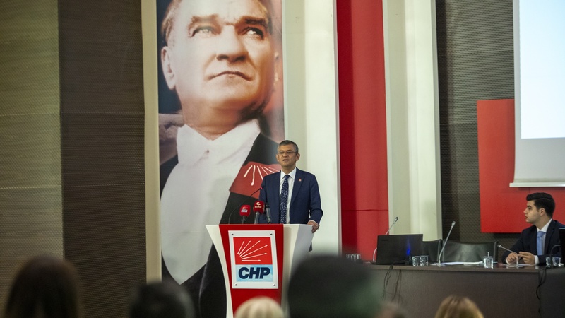 CHP Sivas Milletvekili Ulaş Karasu Özgür Özel’in kadsosunda yer aldı