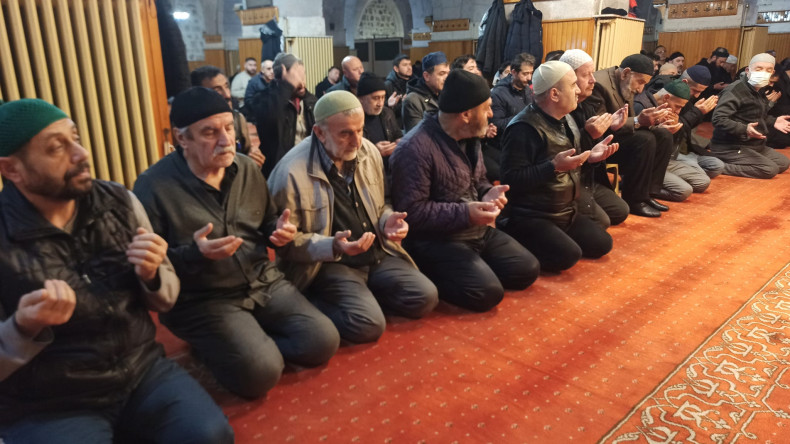 Sivas’ta ki tüm camilerde, Pençe-Kilit Harekatı bölgesinde teröristlerle çıkan çatışmada şehit olan askerler için dua edildi