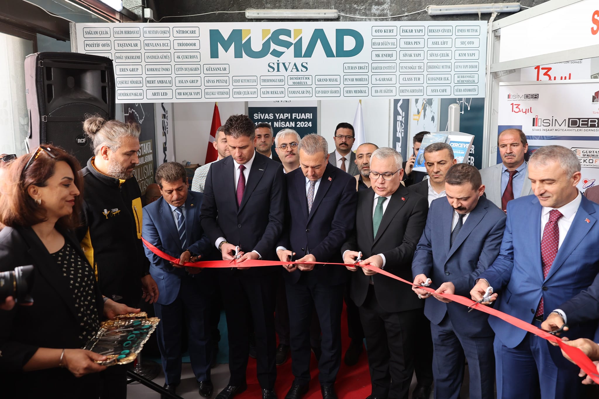 Sivas İnşaat Müteahhitleri Derneği (SİMDER) ve Show Expo katkılarıyla organize edilen Sivas Yapı Fuarı’nın açılışı yapıldı
