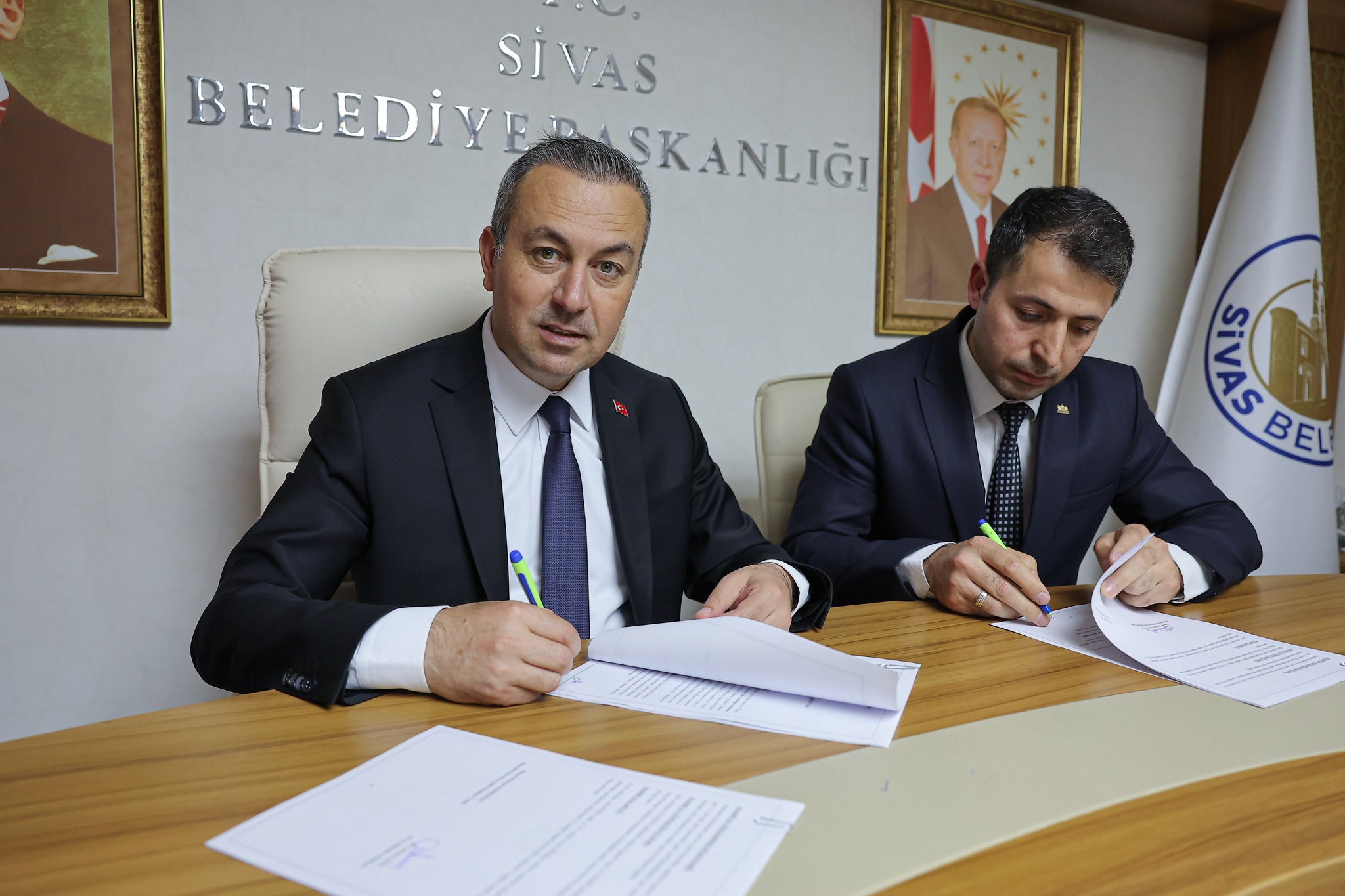 Sivas Belediyesi ile Bem-Bir-Sen arasında memur çalışanlarımızı kapsayan sosyal denge tazminatı imzalandı.
