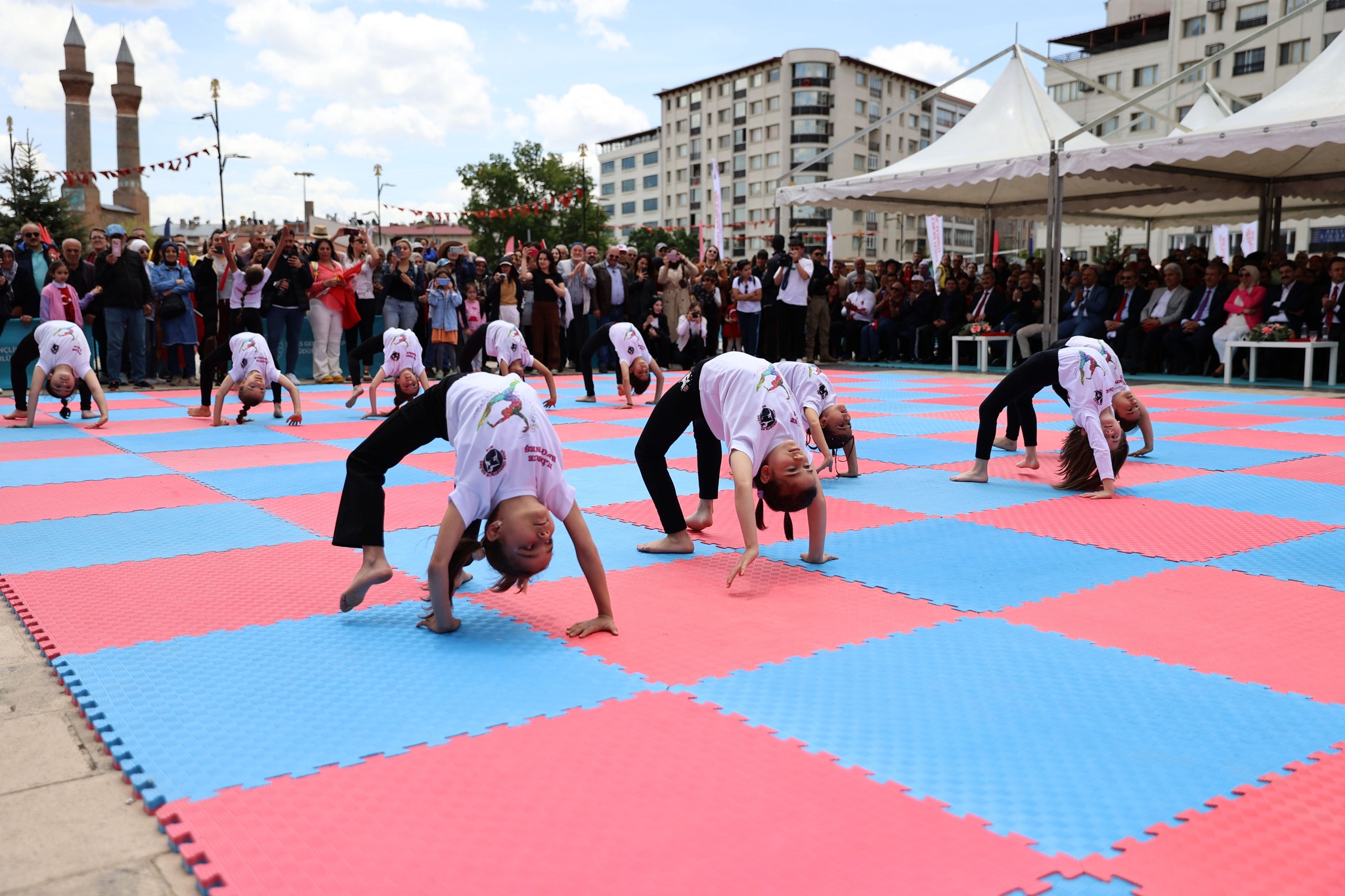 19 Mayıs Atatürk’ü Anma, Gençlik ve Spor Bayramı, ilimizde düzenlenen tören ve çeşitli etkinliklerle kutlandı