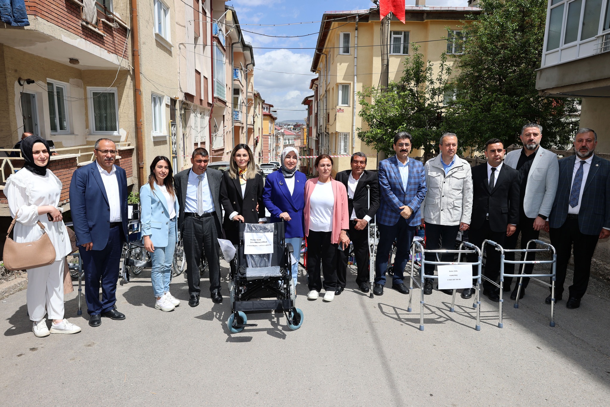 Gaziantep Büyükşehir Belediyesi ve Türkiye Sakatlar Konfederasyonu iş birliği ile Sivas Bedensel Zihinsel Engelli ve Engelli Aileleri Yardımlaşma ve Dayanışma Derneği’ne 61 adet tekerlekli sandalye hibe edildi