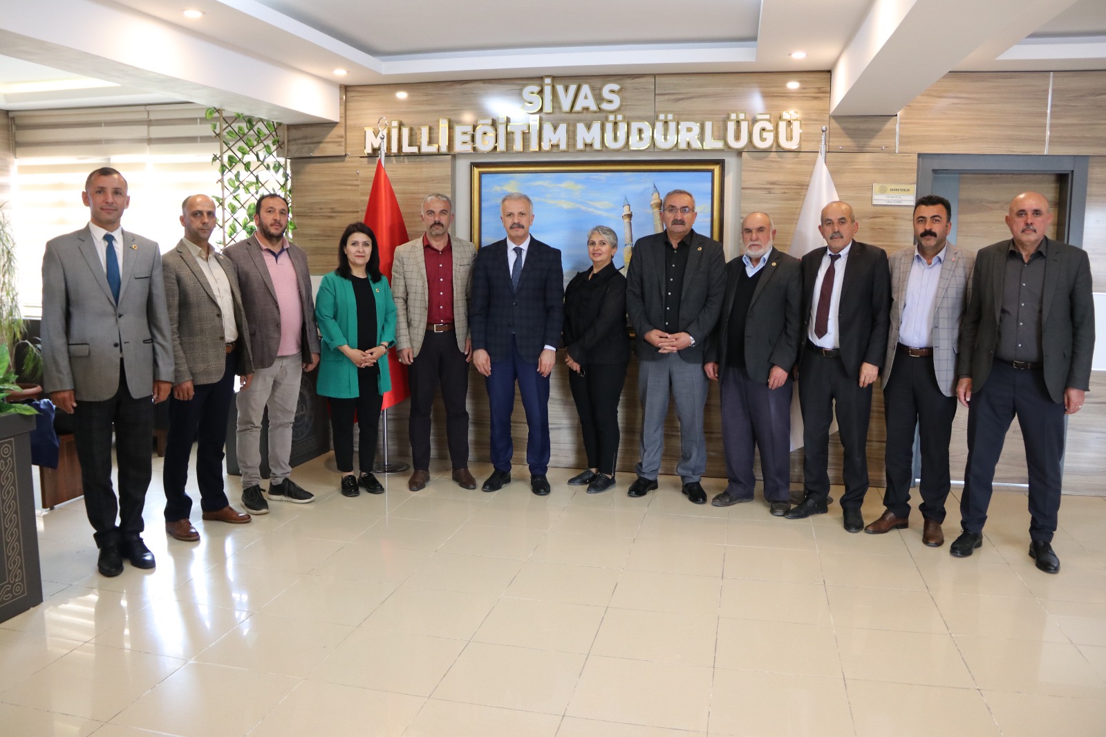 Sivas Muhtarlar Derneği Yönetim ve Üyelerinden Milli Eğitim Müdürü Necati Yenere  Ziyaret