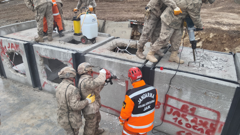 Komandolara Arama Kurtarma Eğitimi Düzenlendi