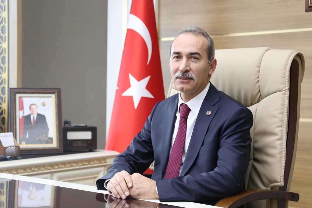 Cumhuriyet Üniversitesi Rektörü Prof. Dr. Alim Yıldız’ın Yeni Yıl Mesajı