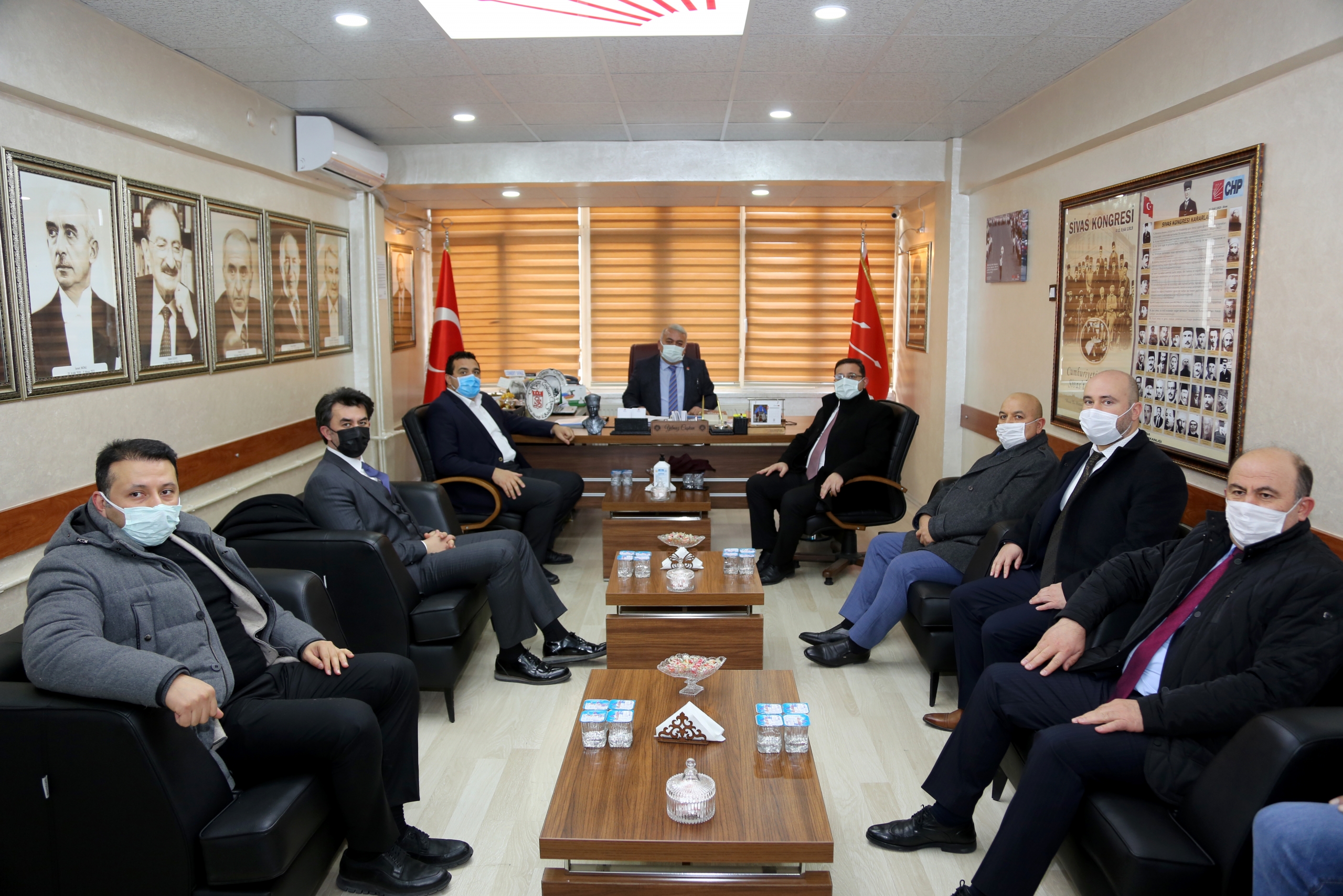 Sivas Ticaret ve Sanayi Odası (STSO) Başkanı Mustafa Eken ve yönetimi, siyasi partileri ziyaret etti
