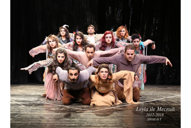 Sivas Devlet Tiyatrosu Leyla İle Mecnunla sezonu açtı