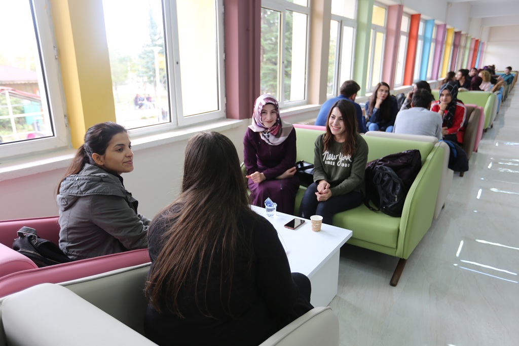 Merkezi Kafeterya Yenilenen Yüzü ile Öğrencileri Bekliyor