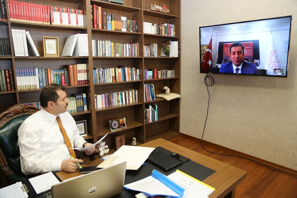 Vali Ayhan, İl Müdürleriyle Video Konferans ile Toplantı Yaptı