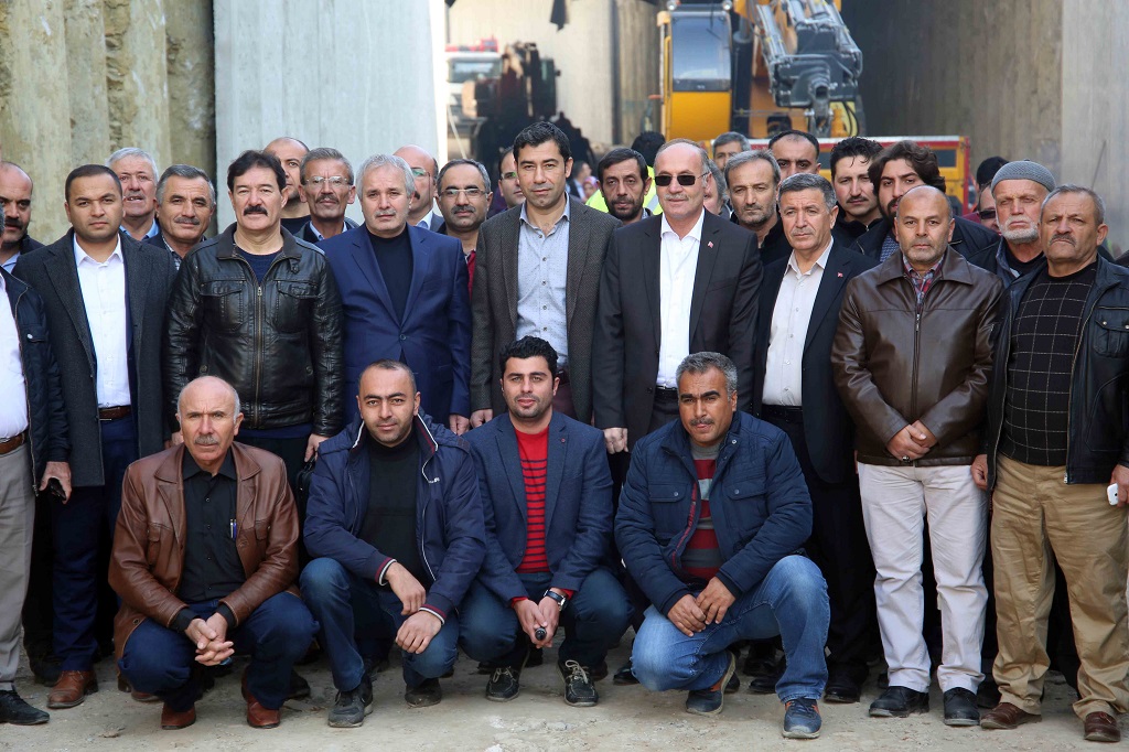 Sivas Belediyesi tarafından yapımı devam eden projelerin bir kısmını AK Parti  Merkez ilçe teşkilatı  yerinde inceledi