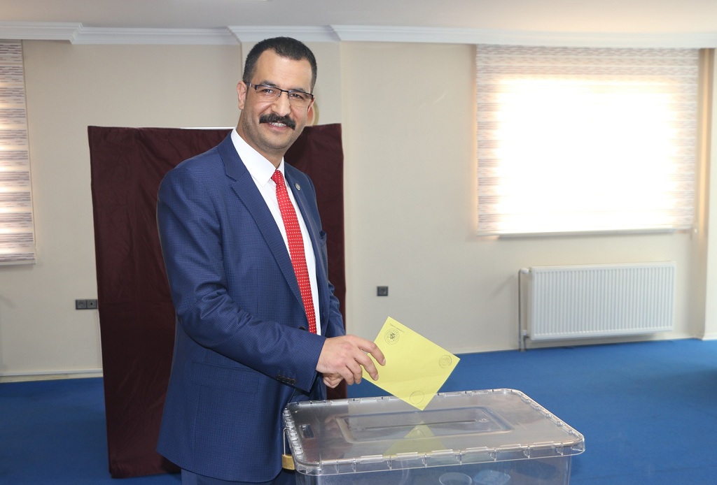 Baro Başkanı Avukat Hacı Yılmaz Demir””Seçimle gelen; seçimle gider” kuralı demokrasilerin özüdür”