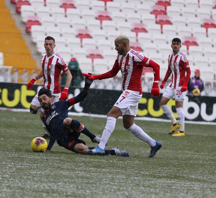 Demir Grup Sivasspor Medipol Başakşehirle 1-1 Berabere kaldı
