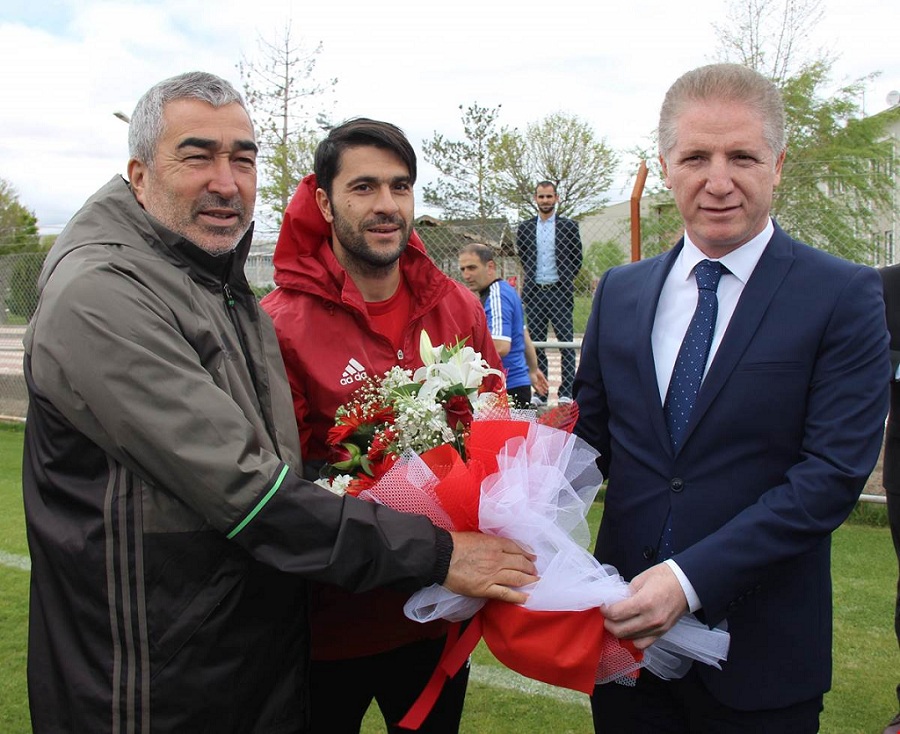 Vali Gül, Şampiyon Sivasspor’u ziyaret etti
