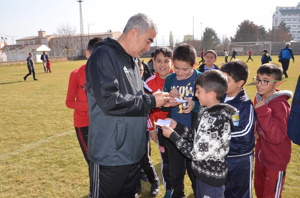İlkokullar Futbol Etkinlikleri Devam ediyor