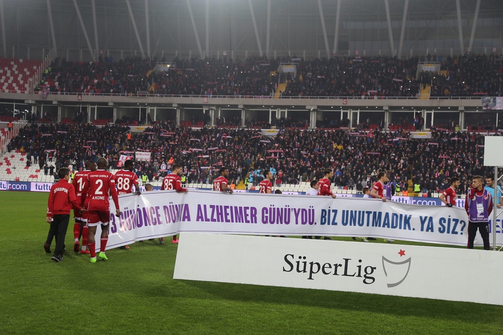 Sivassporlu Futbolculardan Alzheimer için Duyarlı Davranış