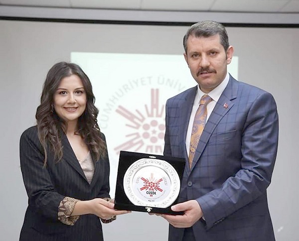 Vali Salih Ayhan Cumhuriyet Üniversitesinde  Konferans verdi
