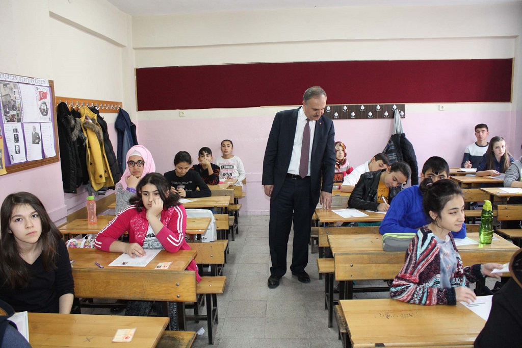 Sivas’ta her geçen gün artan eğitim-öğretim kalitesi, Temel Eğitimden Ortaöğretime Geçiş (TEOG) sınavlarına da olumlu yansıdı