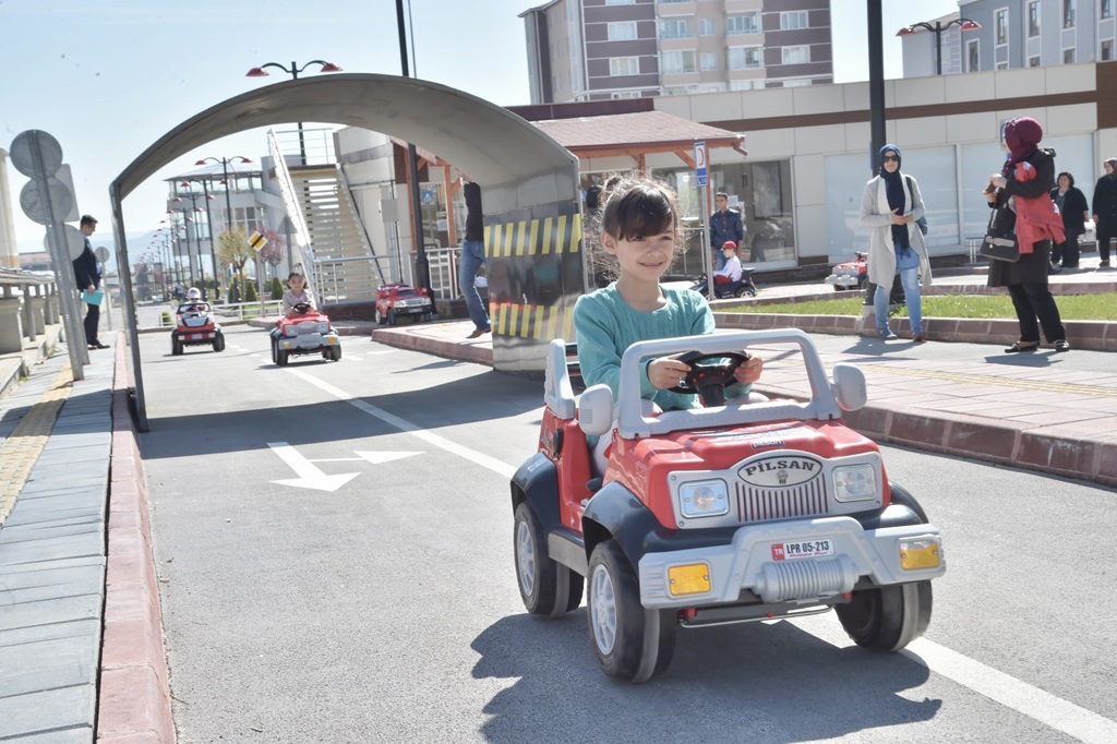 Sivas Belediyesinden çocuklar için trafik eğitim parkı