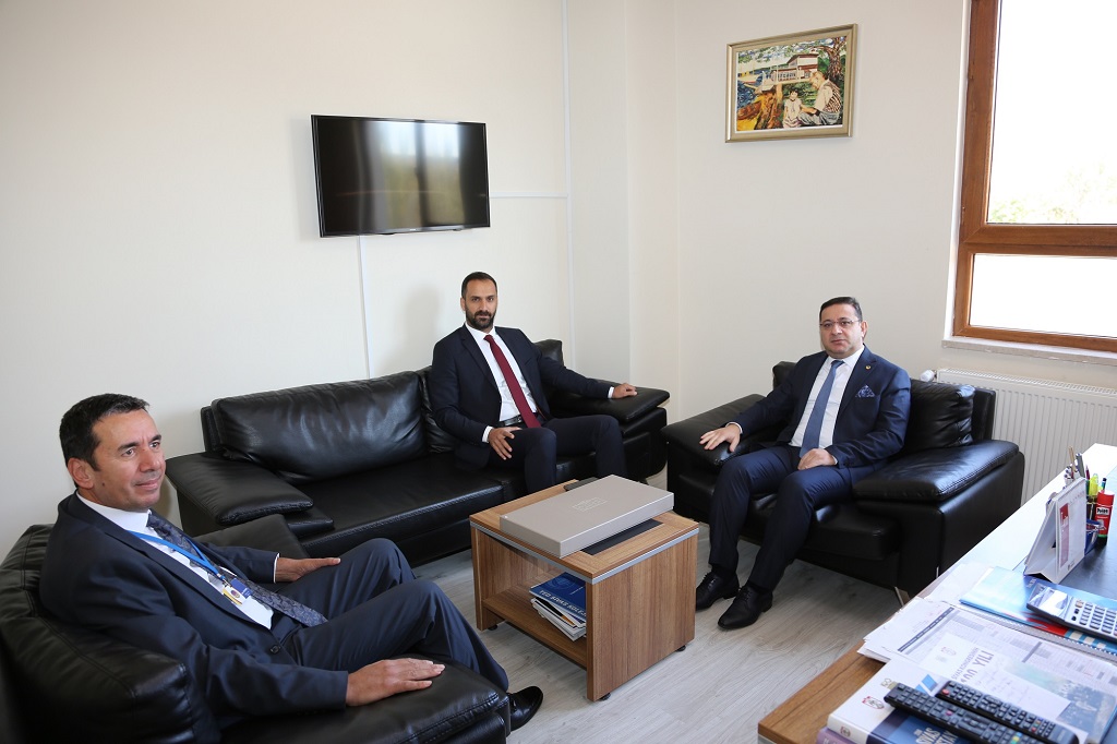 Sivas Ticaret ve Sanayi Odası (STSO) Yönetim Kurulu Başkanı Mustafa Eken, şehirde bulunan özel okullara yönelik istişare amaçlı ziyaretlerde bulundu