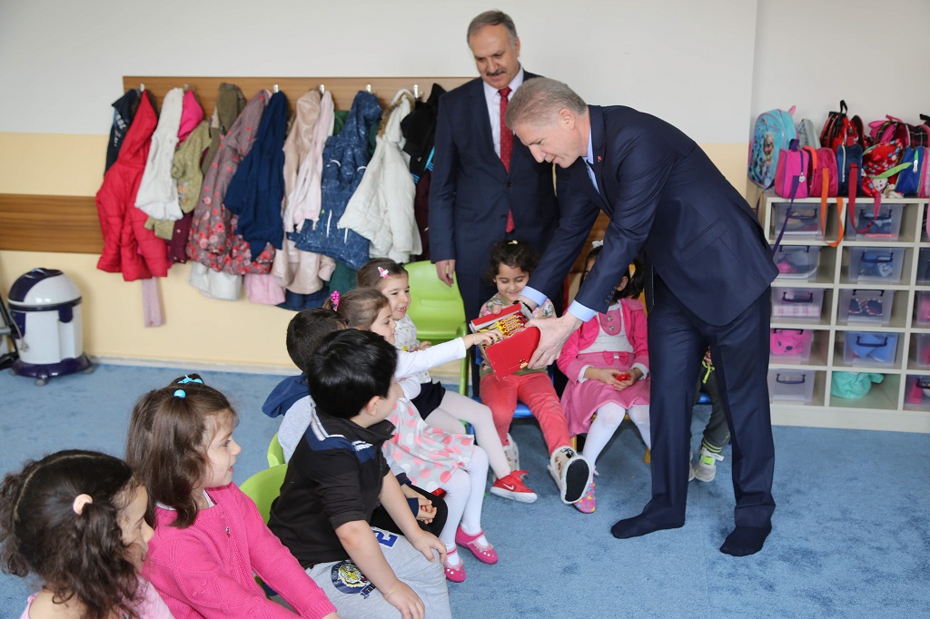 Vali Gül, Muhsin Yazıcıoğlu İlkokulu’nda İncelemede bulundu