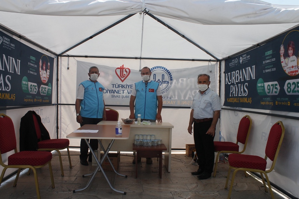 TDV Sivas Şubesi kurban bağış standını açtı.