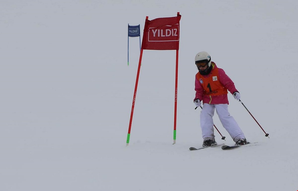 Yıldız Dağı Kayak Merkezi CÜ Kayak Yarışlarına Ev Sahipliği Yaptı
