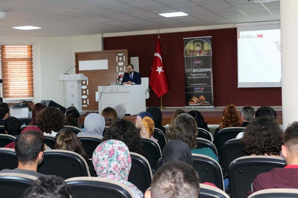 TRT Akademi İletişim Fakültesi’nde seminer verdi