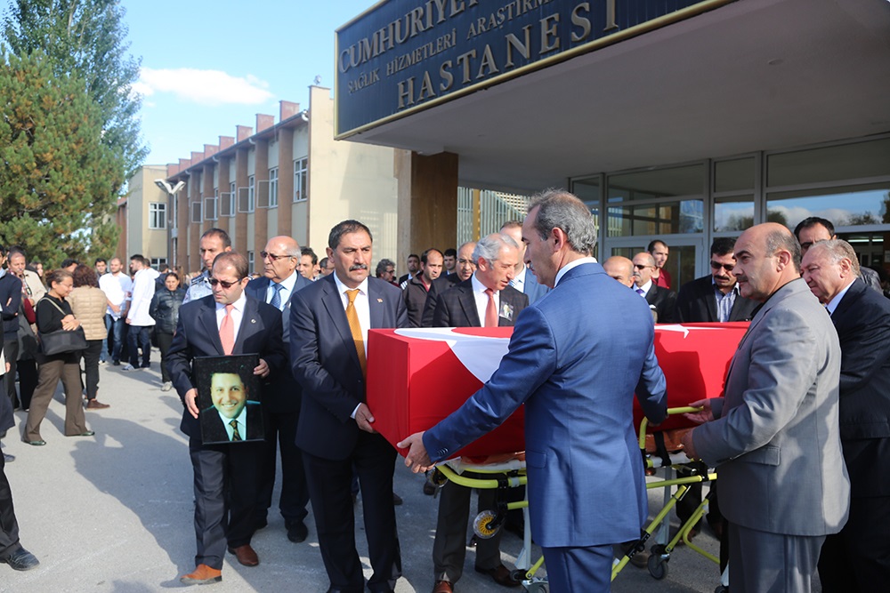 Cumhuriyet Üniversitesi Tıp Fakültesi Öğretim Üyesi Prof. Dr. Yetkin son yolculuğuna uğurlandı