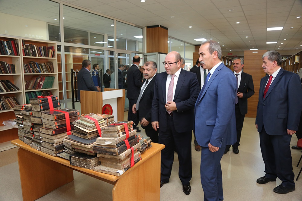 Cumhuriyet Üniversitesi kütüphanesinde  bulunan Yazma Eserler, Ziyabey Kütüphanesi’ne törenle devredildi