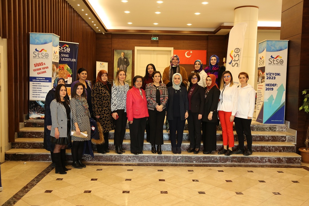Sivas Ticaret ve Sanayi Odası (STSO) Kadın Girişimciler Kurulu tarafından Sosyal Girişimcilik Semineri ve Tezgahsız Halı Dokuma Atölyesi programı düzenlendi