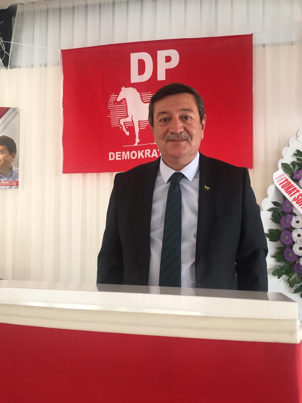 Demokrat Parti (DP) Sivas İl Başkanı Numan Akay, bir kez daha küçük esnaf için çağrıda bulundu ve  “Küçük esnafa destek ol Türkiye. Türkiye’de esnaflarımız entübe olmuştur, nefes alamaz haldedir.”
