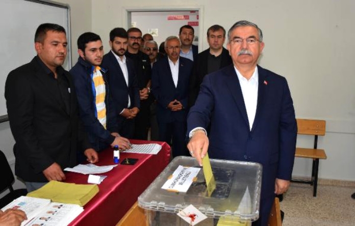Sivas Milletvekilleri Adaylari oylarini kullandi