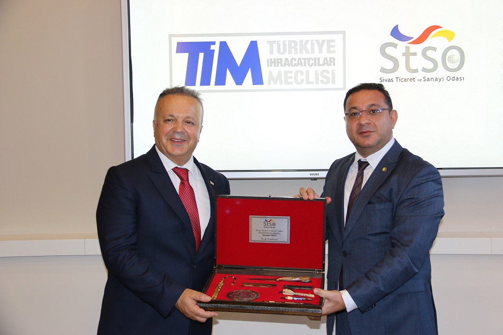TİM Başkanı İsmail Gülle ve yönetimi, Sivas Ticaret ve Sanayi Odasını (STSO) ziyaret etti. Ziyarette Sivas’ta ilk ihracat yapan bir firmaya da plaket verildi