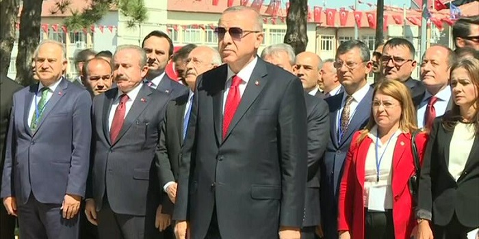 4 Eylül Kongresinin Yüzüncü Yılı nedeniyle Atatürk Anıtına çelenk konuldu