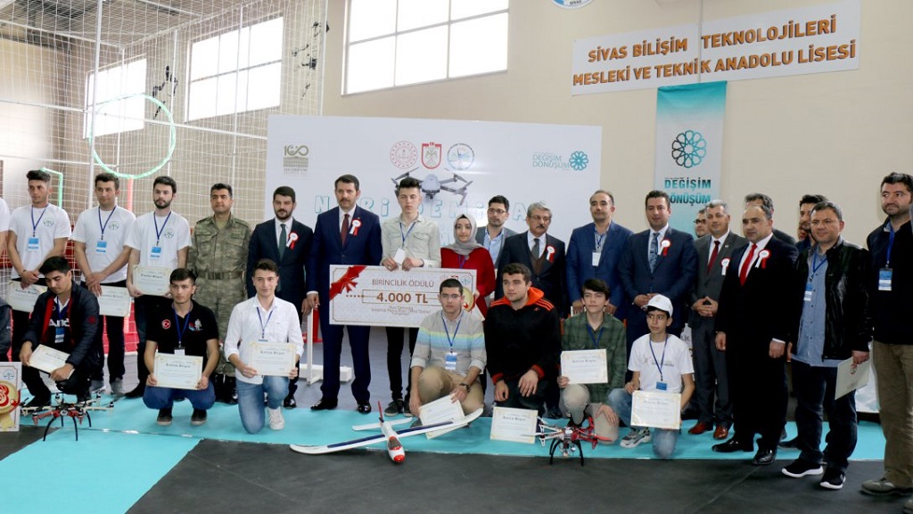 Nuri Demirağ İnsansız Hava Aracı (İHA) Yarışmasında Dereceye Giren Öğrenciler Ödüllendirildi