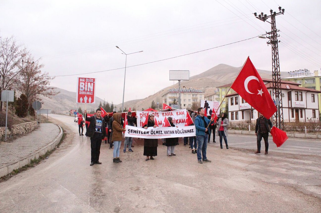 Cumhuriyet Üniversitesi Öğrencilerinden Zeytin Dalı Harekâtı’na Destek Yürüyüşü