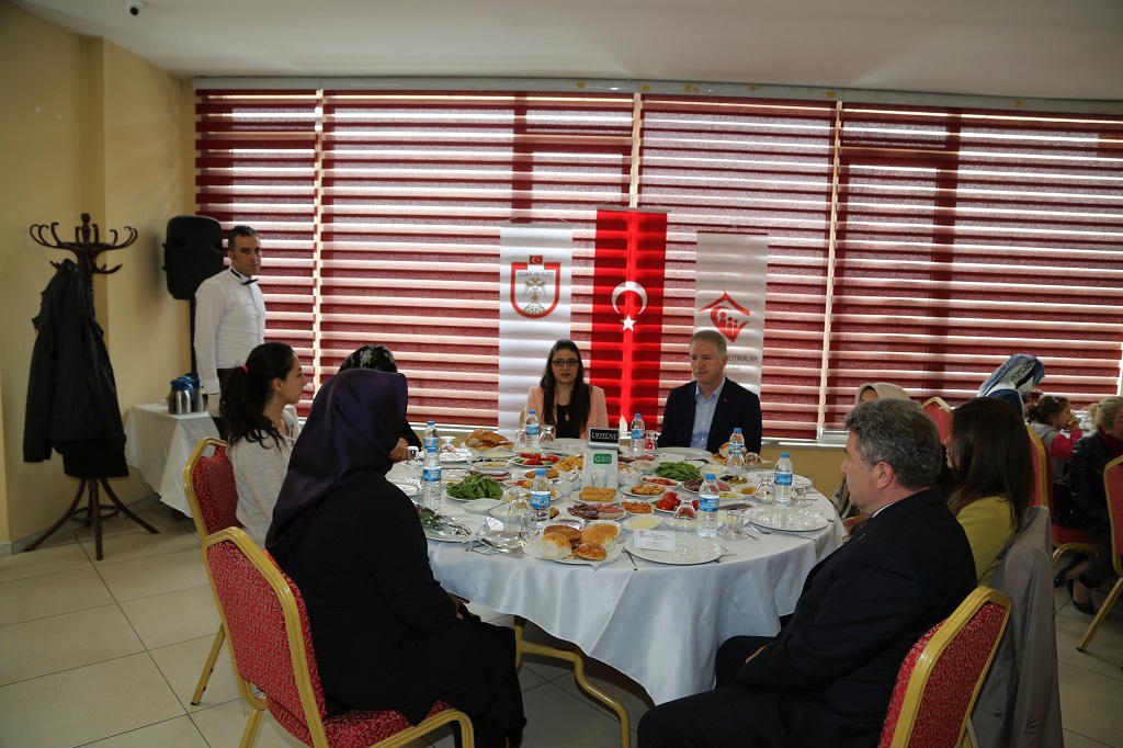 Aile ve Sosyal Politikalar Müdürlüğü tarafından Şehit Aillerine kahvaltı verildi
