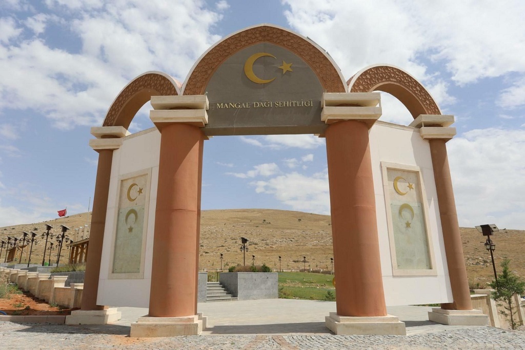 Şehitlerimizin Mezar Yerlerini Cumhuriyet Üniversitesi Tespit Ediyor